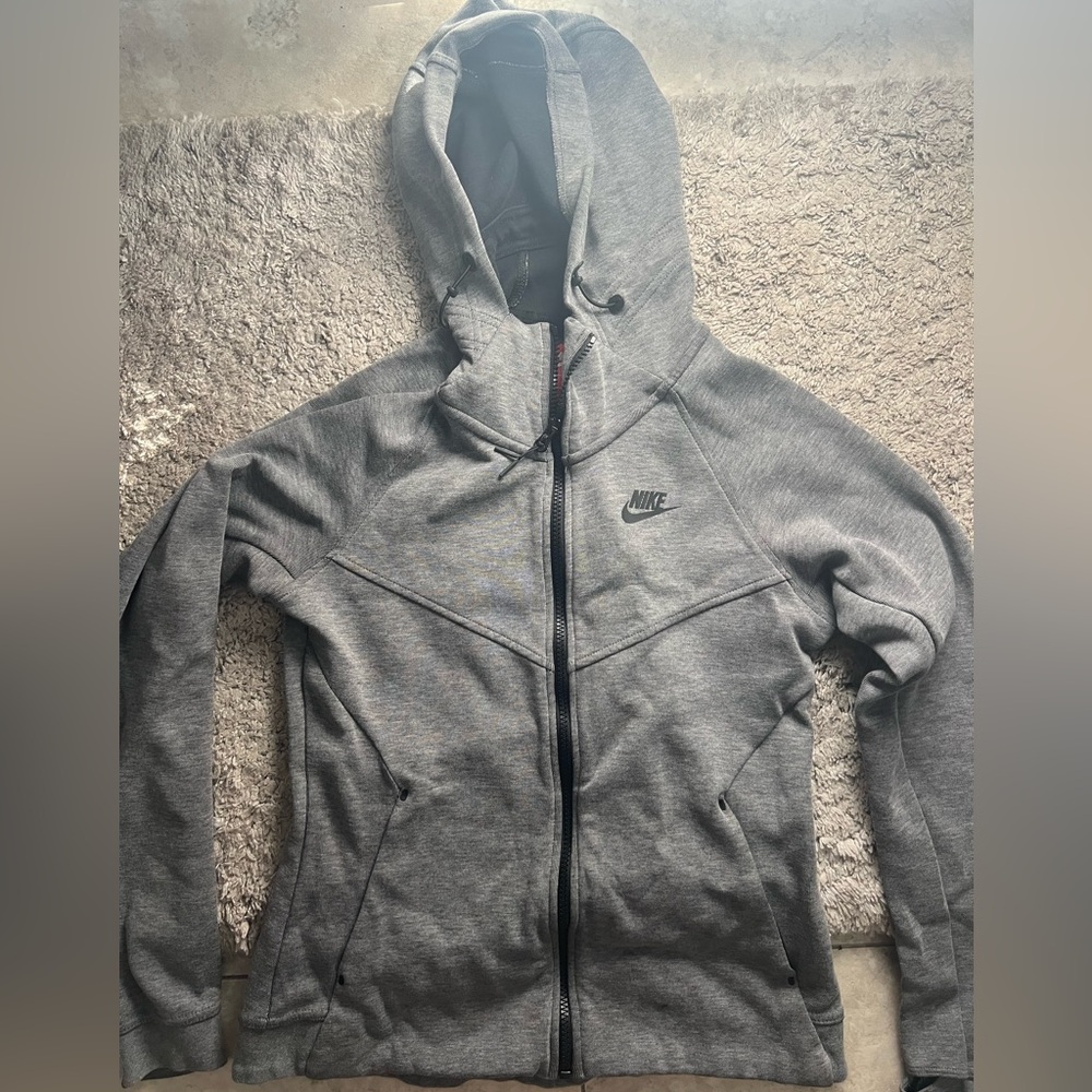 Nike Gray Fitted Hooded Sweatshirt